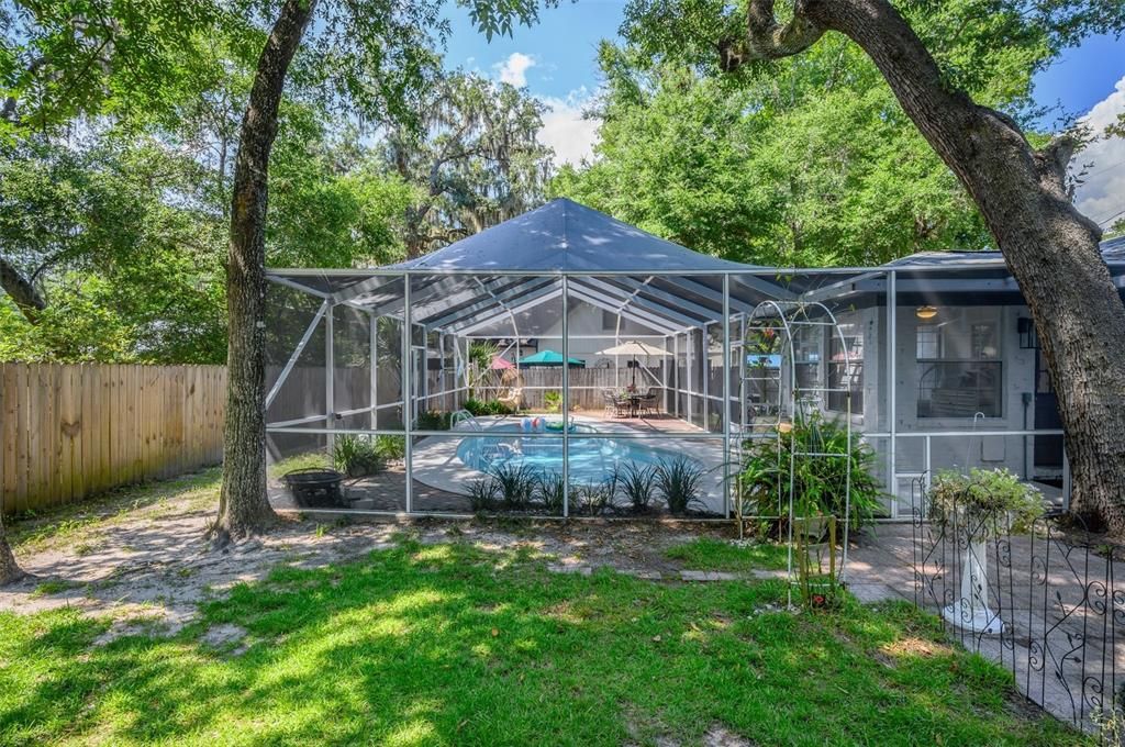 Recently Sold: $349,000 (3 beds, 2 baths, 1217 Square Feet)