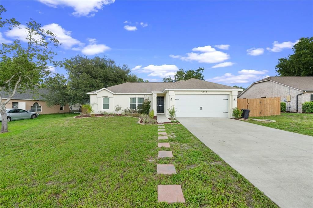 Recently Sold: $330,000 (3 beds, 2 baths, 1438 Square Feet)