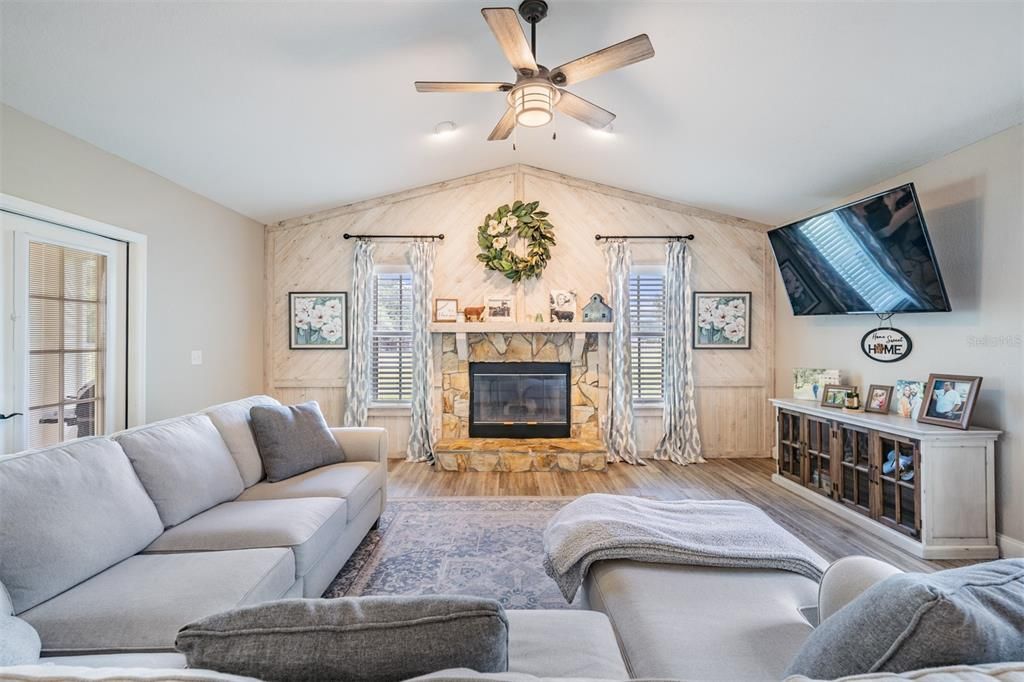 Recently Sold: $500,000 (3 beds, 2 baths, 1578 Square Feet)