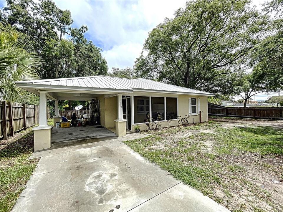 Recently Sold: $196,500 (3 beds, 1 baths, 944 Square Feet)