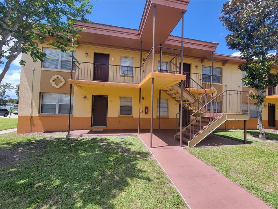 Recently Sold: $140,000 (2 beds, 2 baths, 700 Square Feet)