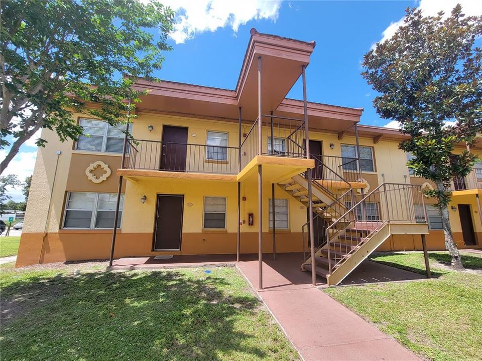 Recently Sold: $140,000 (2 beds, 2 baths, 700 Square Feet)