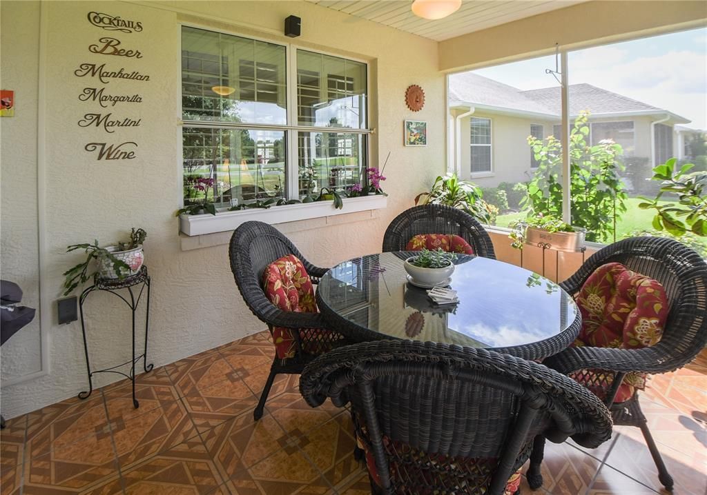 Vendido Recientemente: $489,900 (3 camas, 2 baños, 1993 Pies cuadrados)