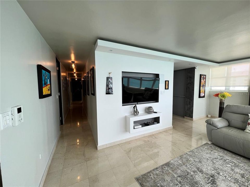 Recently Sold: $1,895,000 (3 beds, 2 baths, 2410 Square Feet)