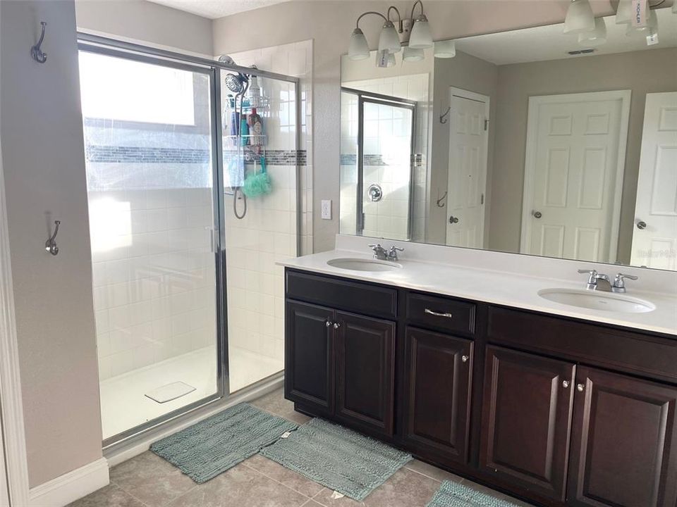 Recently Sold: $625,000 (3 beds, 2 baths, 2372 Square Feet)