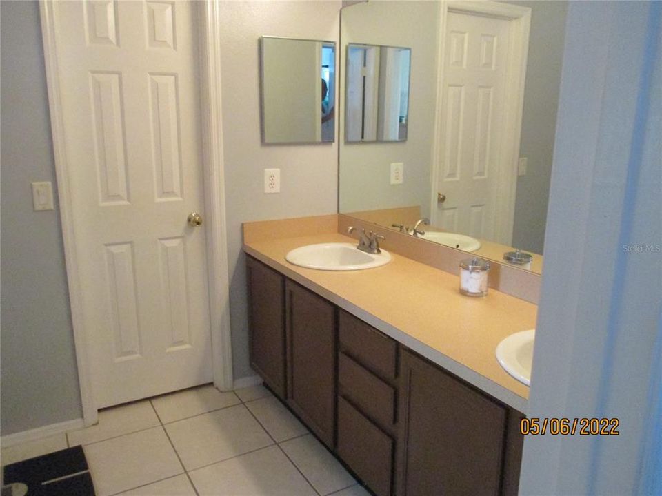 MAIN BATHROOM