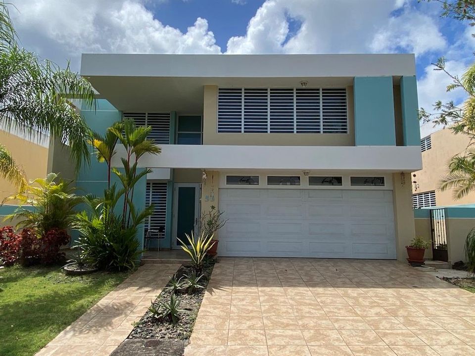 Vendido Recientemente: $399,000 (4 camas, 2 baños, 2300 Pies cuadrados)