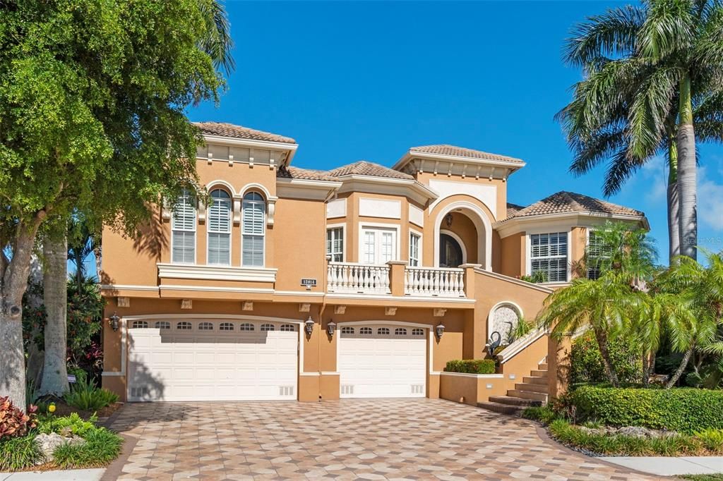 Recently Sold: $3,350,000 (3 beds, 3 baths, 4677 Square Feet)