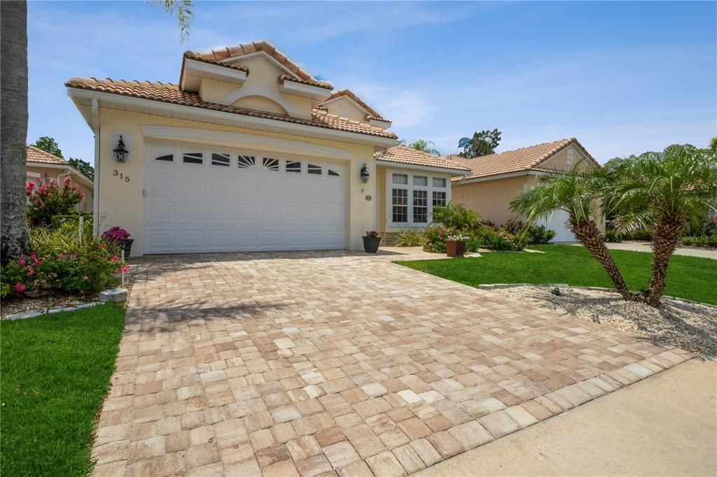 Recently Sold: $400,000 (3 beds, 2 baths, 1804 Square Feet)