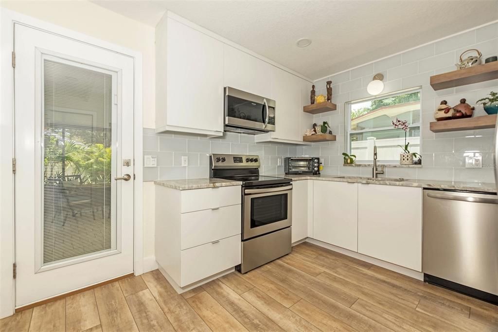 Recently Sold: $425,000 (2 beds, 1 baths, 1174 Square Feet)