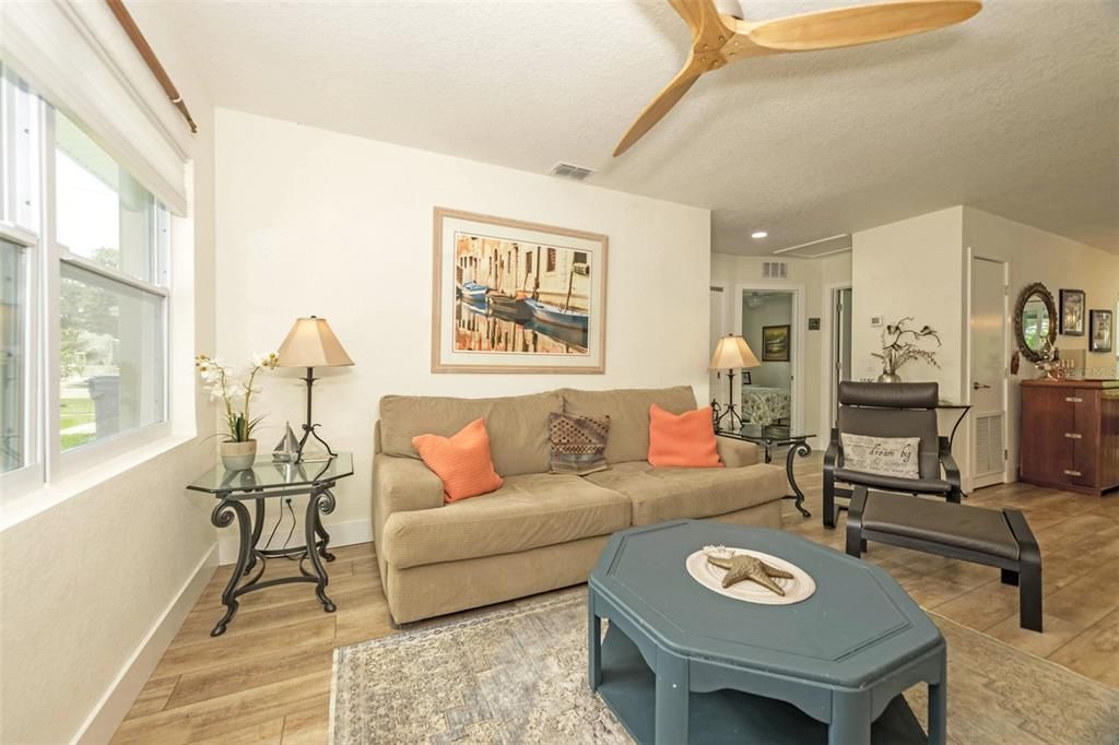 Recently Sold: $425,000 (2 beds, 1 baths, 1174 Square Feet)