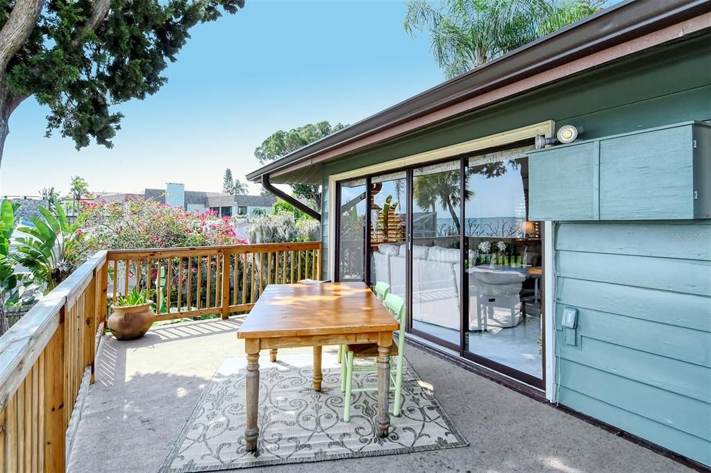 Recently Sold: $775,000 (2 beds, 2 baths, 1112 Square Feet)