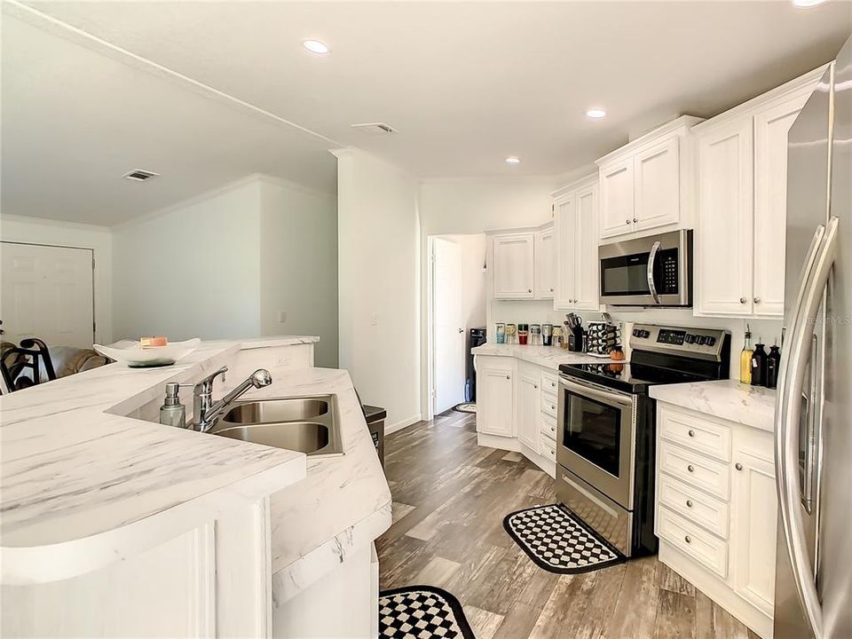 Recently Sold: $425,000 (3 beds, 2 baths, 1378 Square Feet)