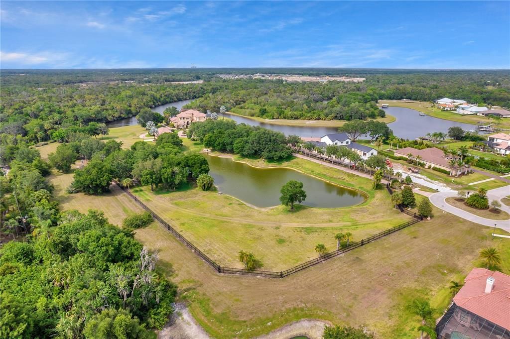 На продажу: $325,000 (2.98 acres)