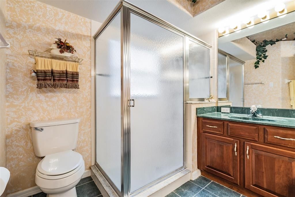 最近售出: $450,000 (3 贝兹, 3 浴室, 2104 平方英尺)
