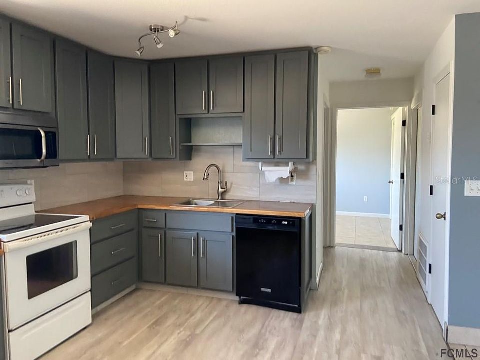 Recently Rented: $1,400 (1 beds, 1 baths, 700 Square Feet)