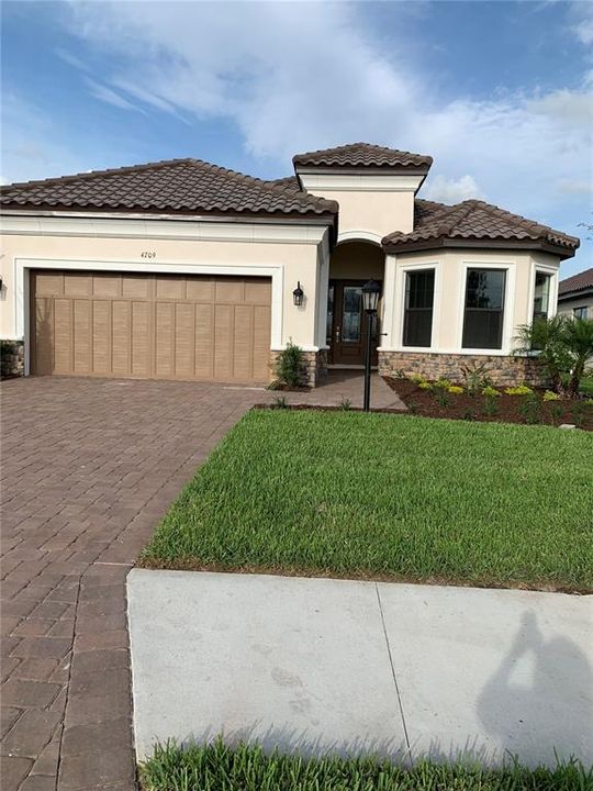 Recently Sold: $888,249 (3 beds, 3 baths, 2275 Square Feet)