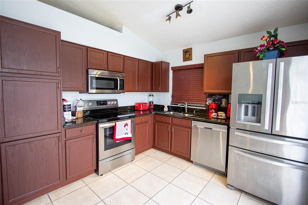 For Rent: $4,500 (3 beds, 3 baths, 1206 Square Feet)