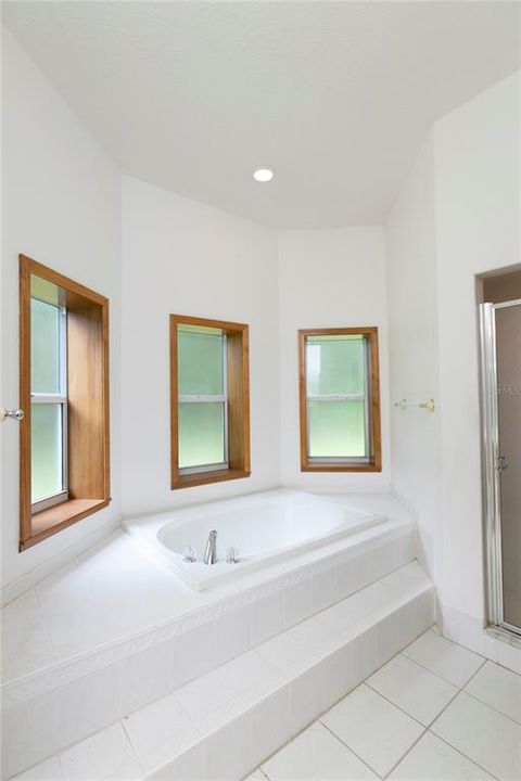 最近售出: $419,900 (3 贝兹, 2 浴室, 2361 平方英尺)