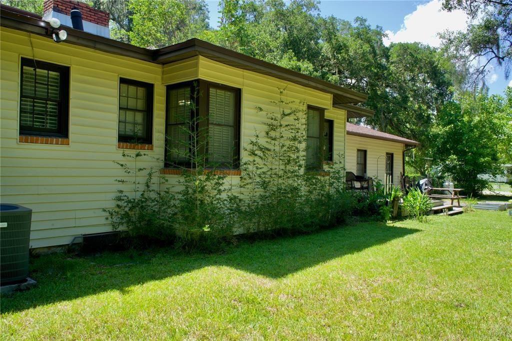 Recently Sold: $184,900 (3 beds, 2 baths, 1929 Square Feet)