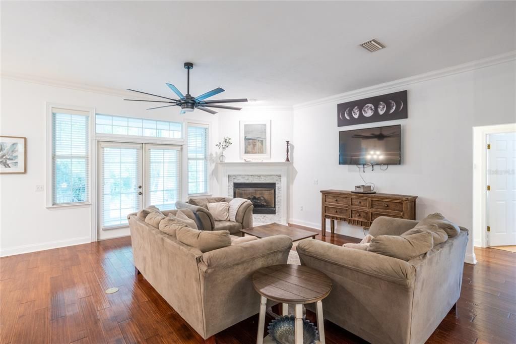 Recently Sold: $390,000 (4 beds, 2 baths, 2221 Square Feet)