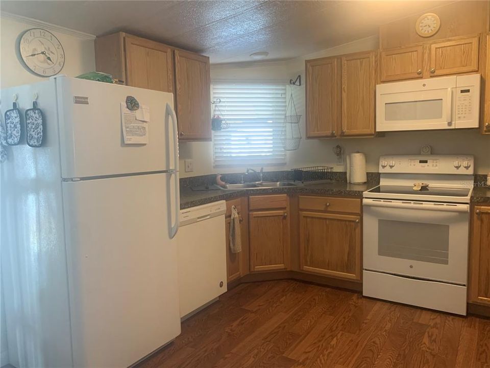 Recently Sold: $170,000 (2 beds, 2 baths, 826 Square Feet)