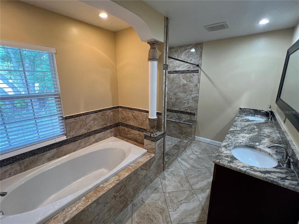 最近租的: $2,300 (3 贝兹, 2 浴室, 1492 平方英尺)