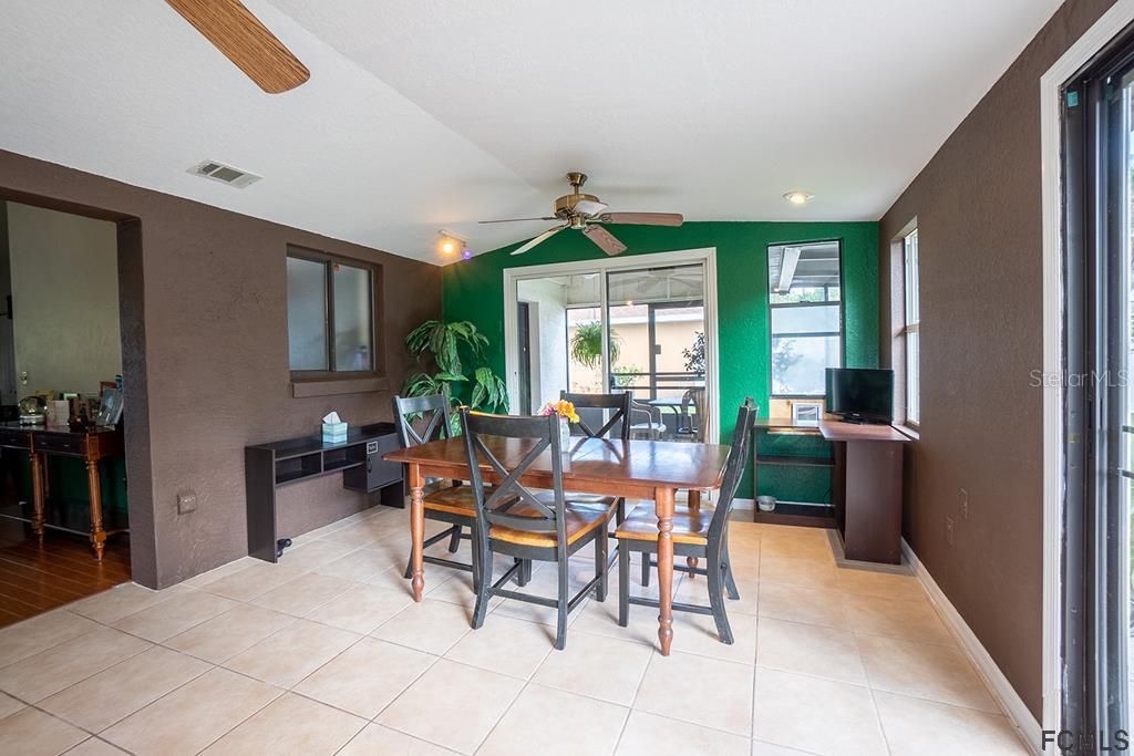 Recently Sold: $285,000 (3 beds, 2 baths, 1345 Square Feet)