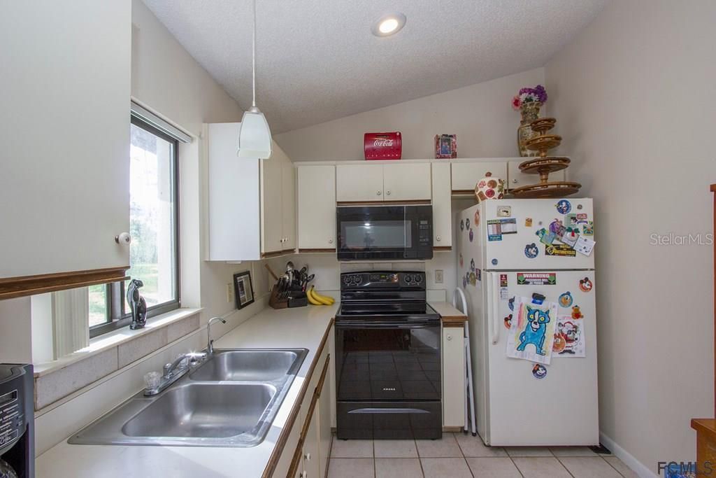Recently Sold: $285,000 (3 beds, 2 baths, 1345 Square Feet)