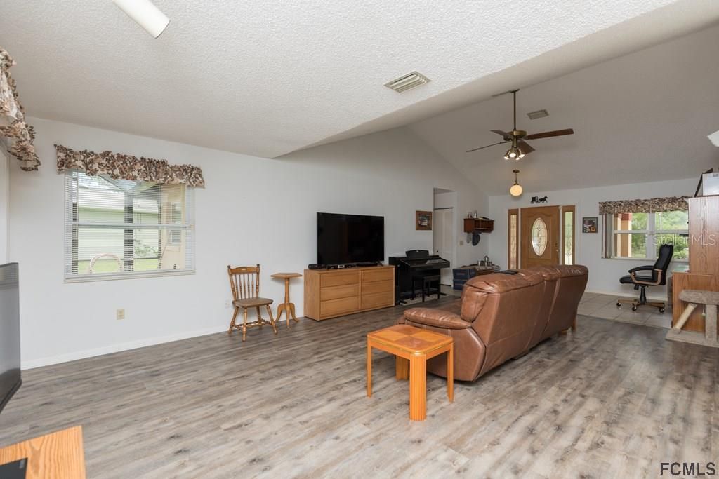 Recently Sold: $340,000 (3 beds, 2 baths, 1475 Square Feet)