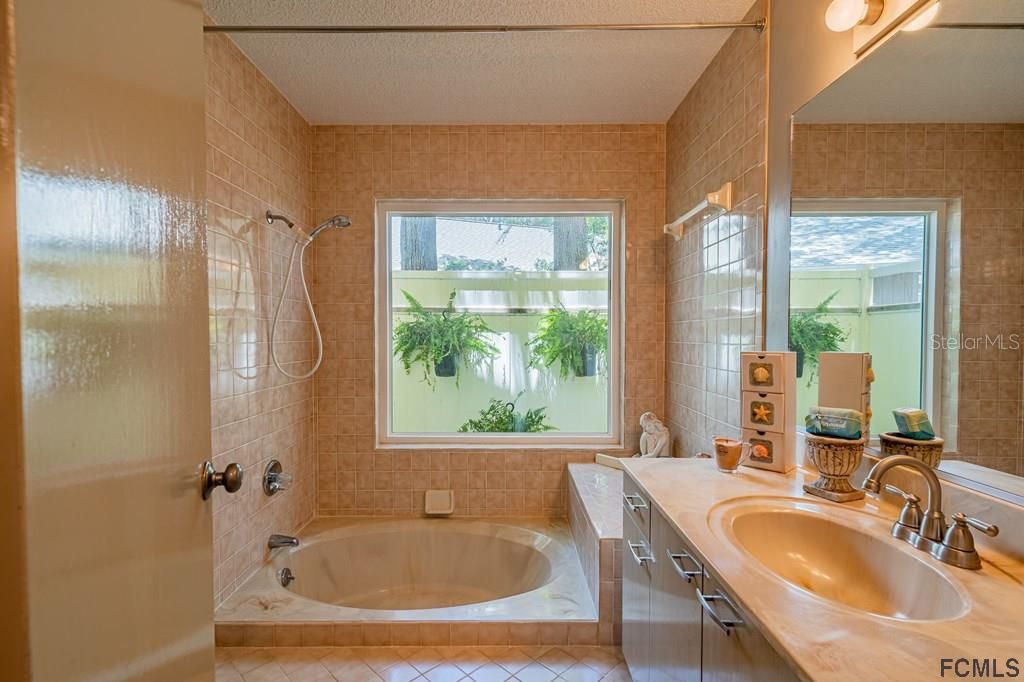 最近售出: $454,900 (3 贝兹, 2 浴室, 2253 平方英尺)