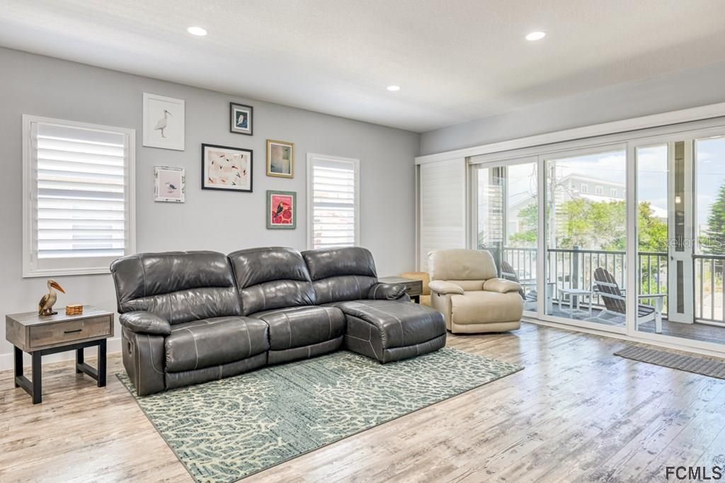 Recently Sold: $1,150,000 (3 beds, 2 baths, 2680 Square Feet)