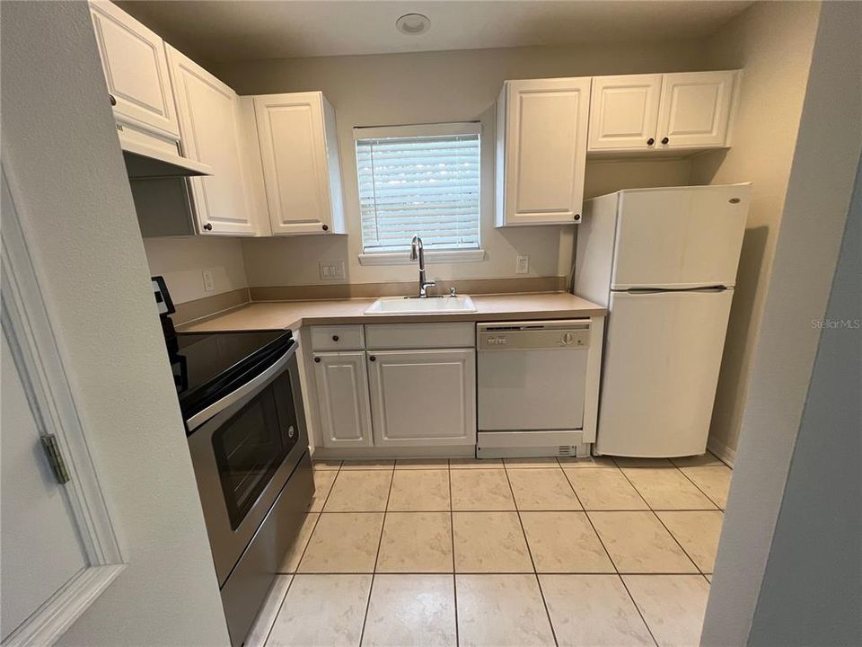 Recently Rented: $1,200 (1 beds, 1 baths, 454 Square Feet)