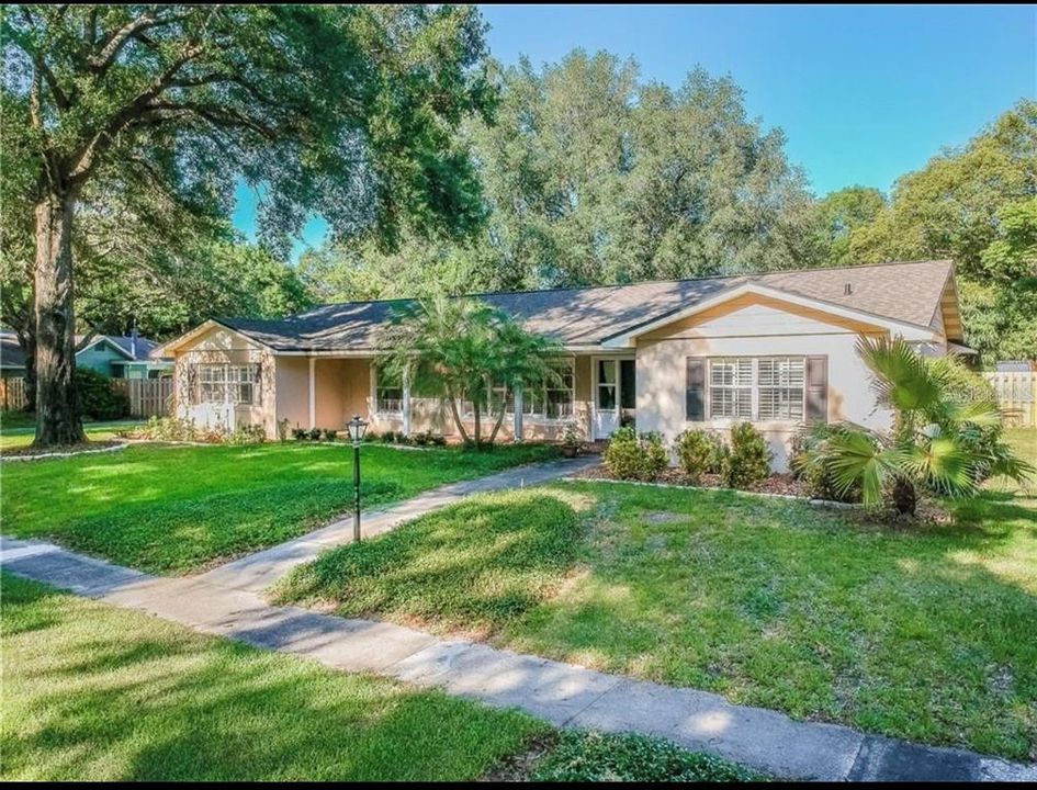 Недавно продано: $868,000 (4 спален, 3 ванн, 2976 Квадратных фут)