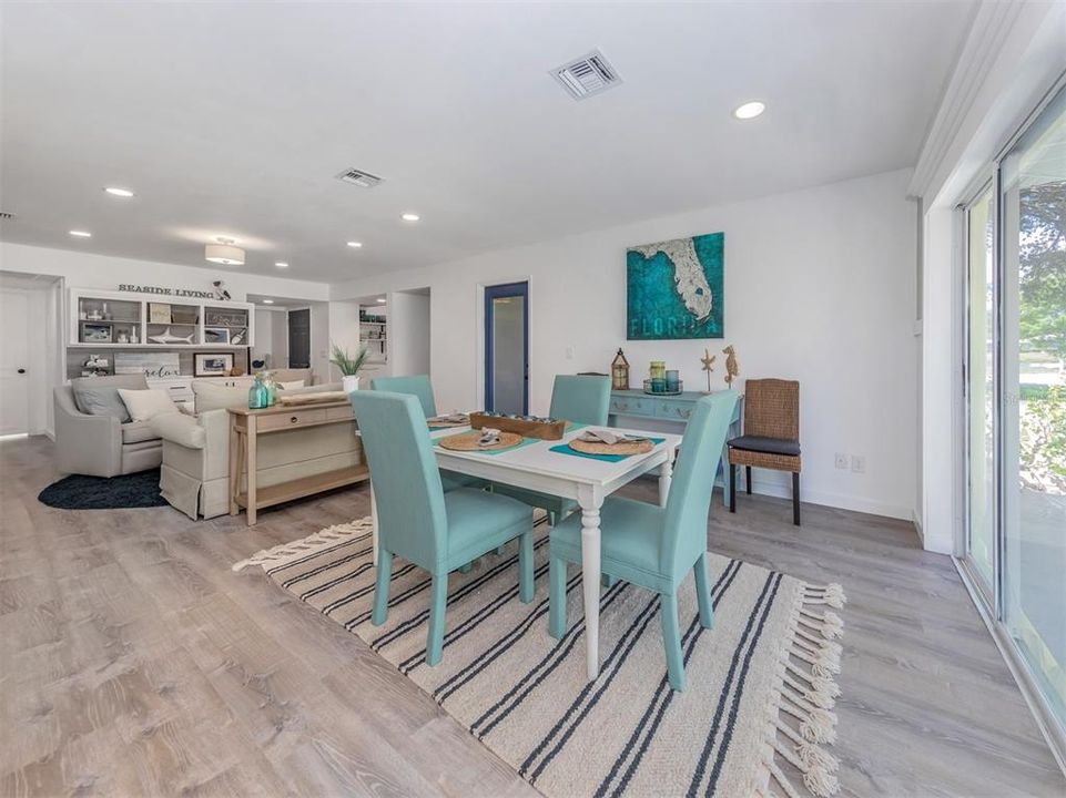 Recently Sold: $349,000 (2 beds, 2 baths, 1487 Square Feet)