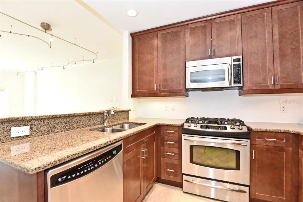 Recently Sold: $458,000 (2 beds, 2 baths, 1359 Square Feet)