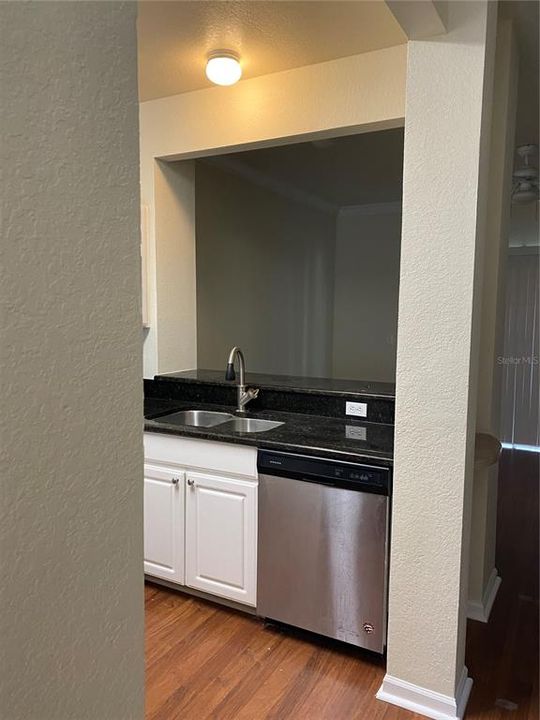 Recently Rented: $1,400 (2 beds, 2 baths, 1295 Square Feet)