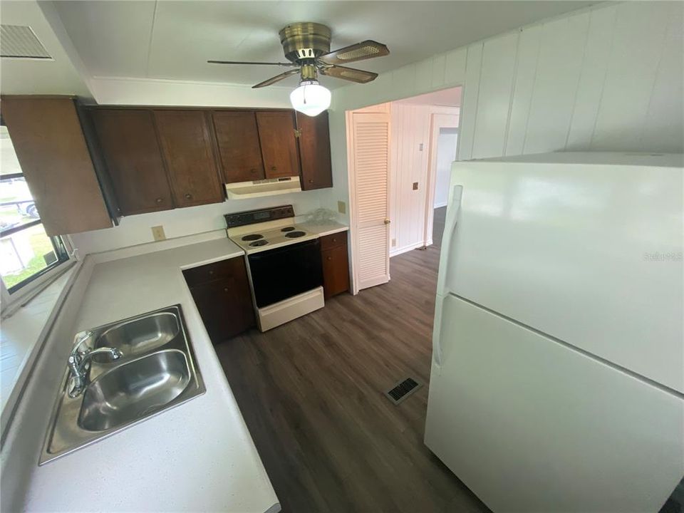 Recently Rented: $995 (2 beds, 1 baths, 825 Square Feet)