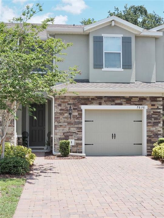 Great townhouse in a gated community.