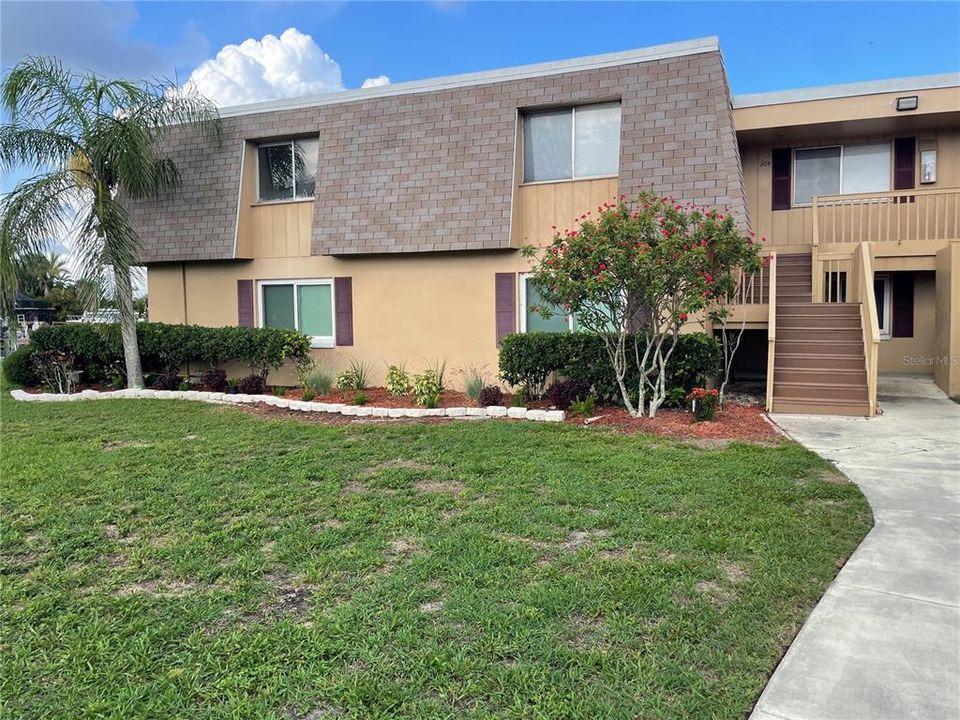 Recently Sold: $275,000 (2 beds, 1 baths, 1026 Square Feet)