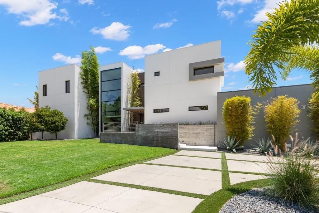 Recently Sold: $7,490,000 (5 beds, 5 baths, 6603 Square Feet)