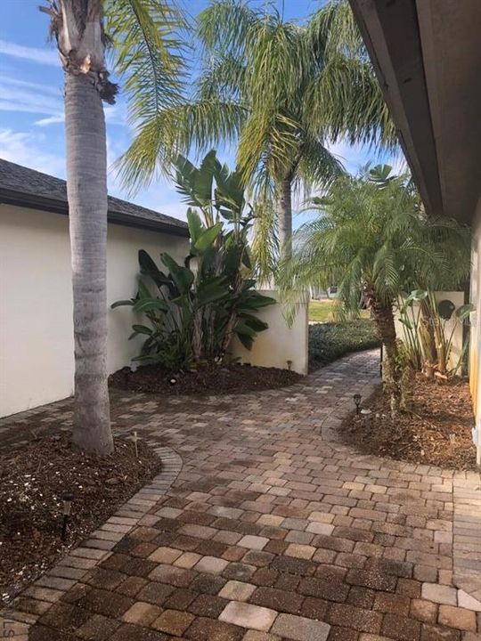 For Rent: $2,500 (3 beds, 2 baths, 1265 Square Feet)