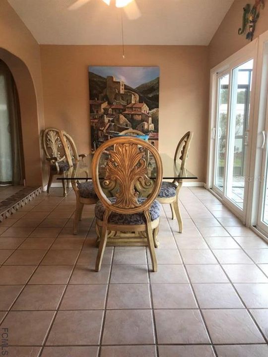 For Rent: $2,500 (3 beds, 2 baths, 1265 Square Feet)