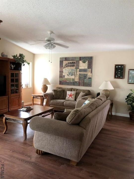 For Rent: $2,500 (3 beds, 2 baths, 1265 Square Feet)