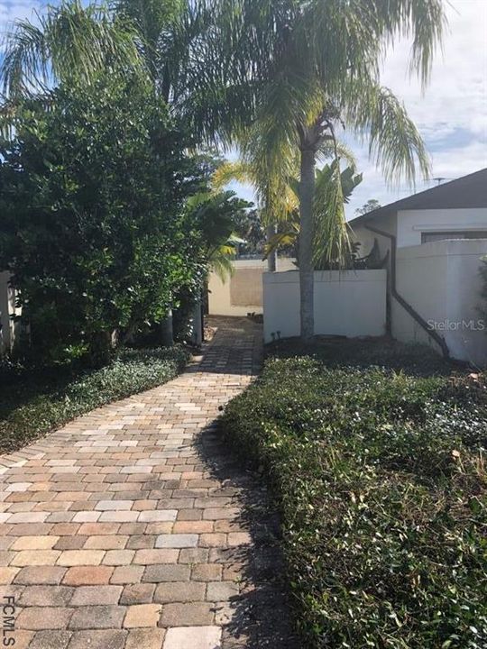 For Rent: $2,500 (3 beds, 2 baths, 1265 Square Feet)