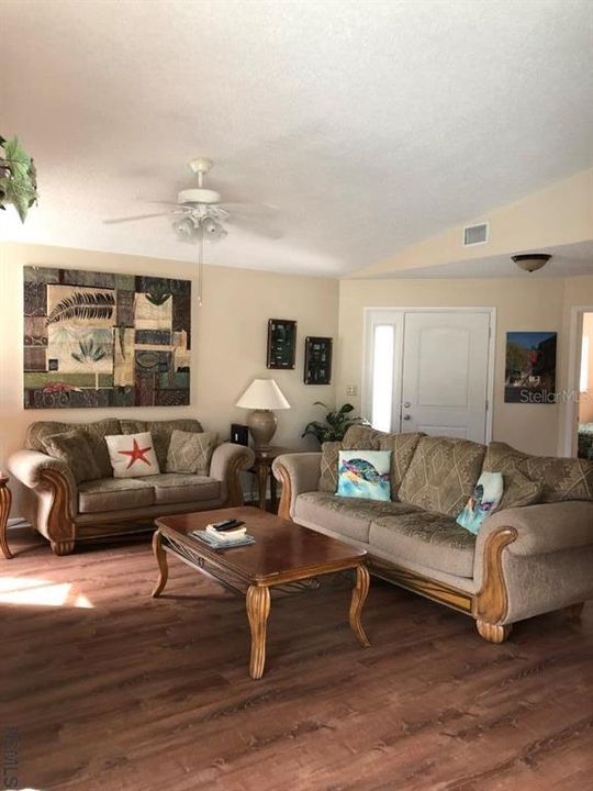 For Rent: $2,500 (3 beds, 2 baths, 1265 Square Feet)