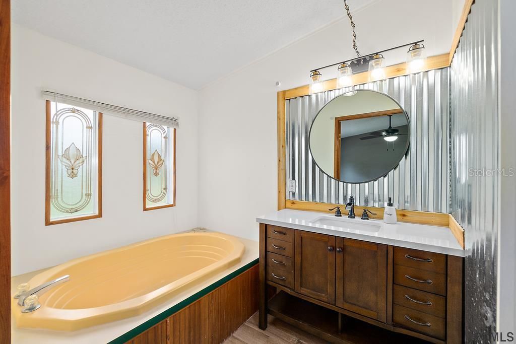 Недавно продано: $279,000 (3 спален, 2 ванн, 1512 Квадратных фут)