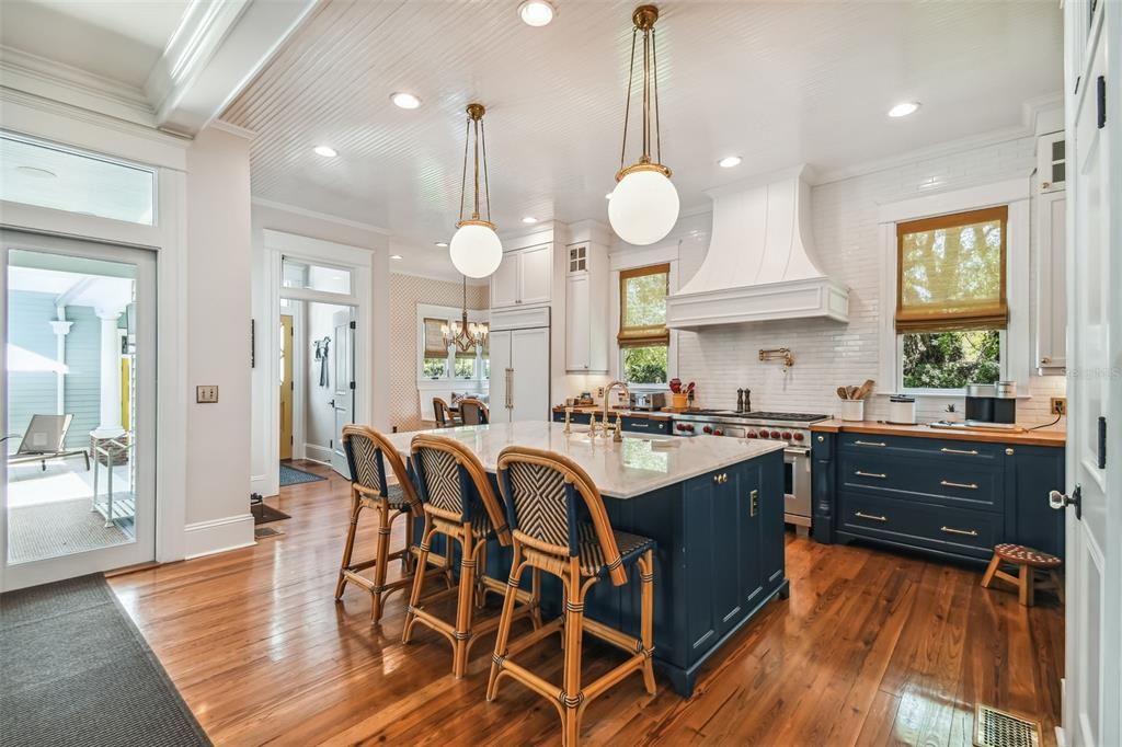 Recently Sold: $4,300,000 (5 beds, 4 baths, 6604 Square Feet)