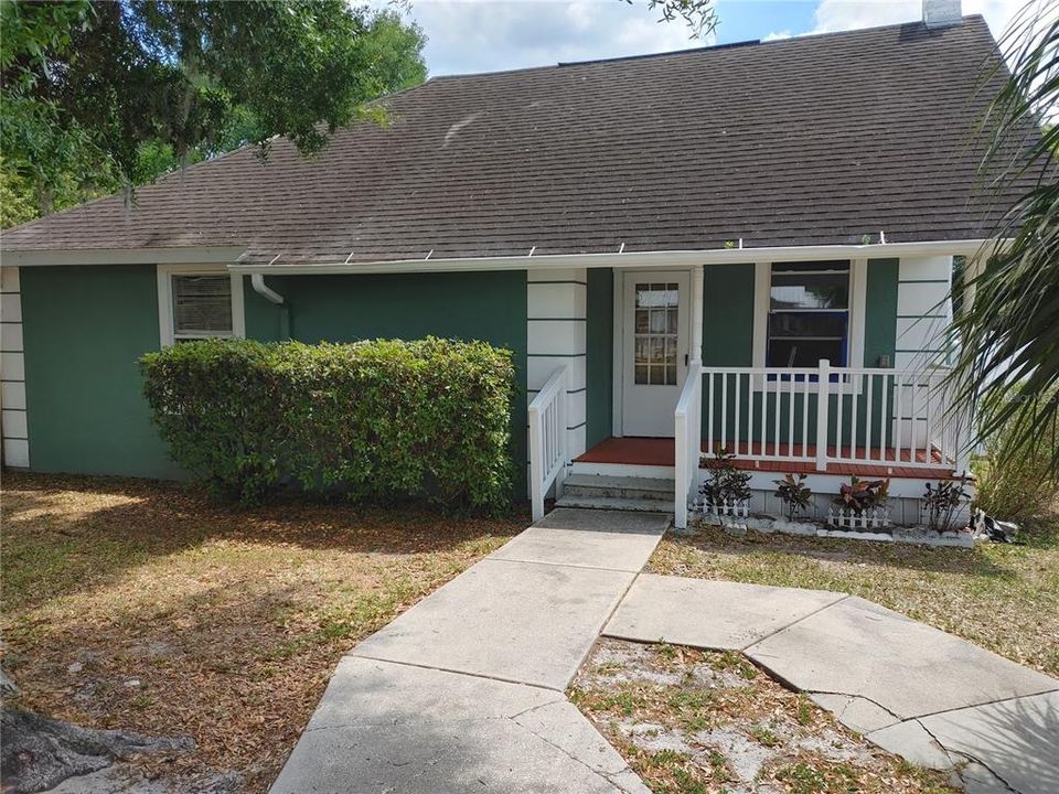 Recently Rented: $2,100 (3 beds, 2 baths, 1358 Square Feet)
