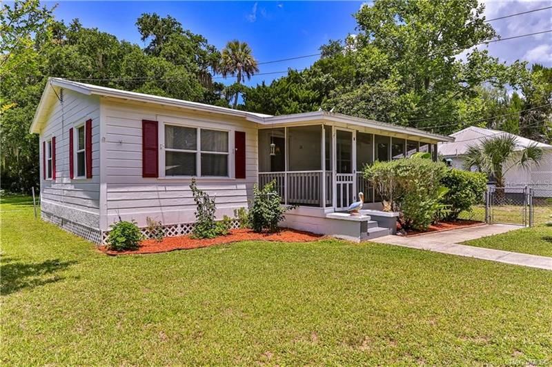 Recently Sold: $169,900 (2 beds, 1 baths, 897 Square Feet)